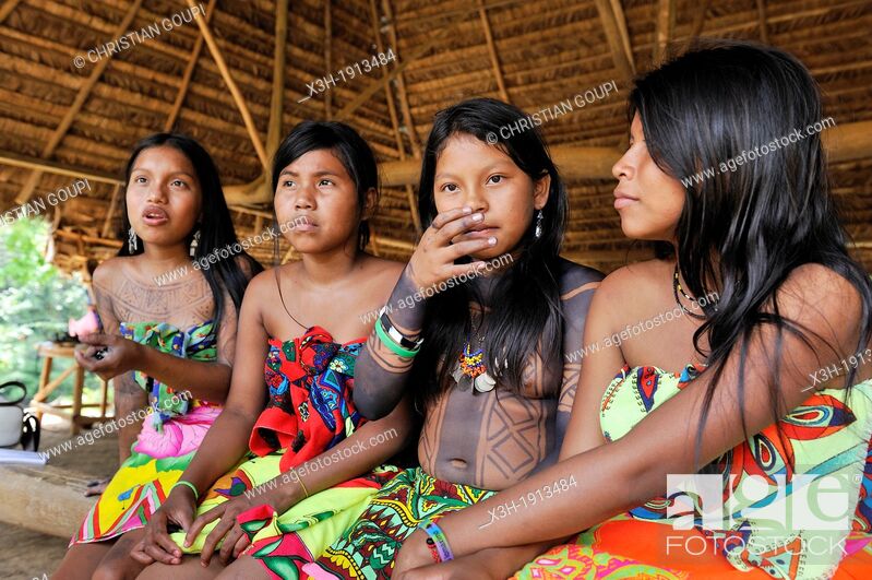 teenager of Embera native community living by the Chagres 