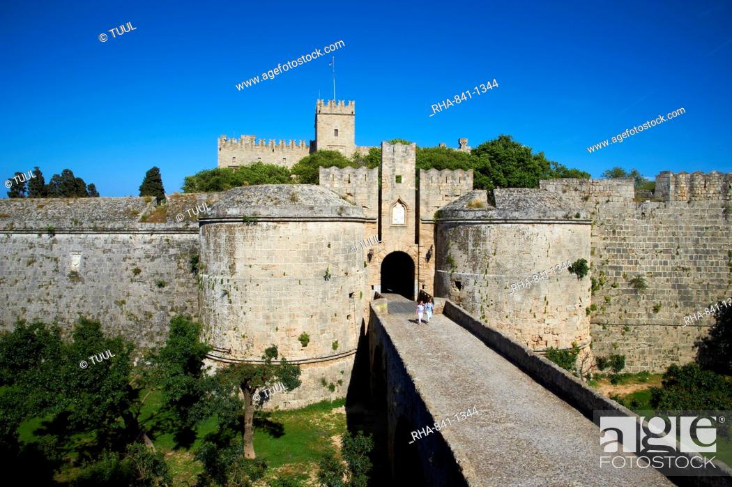 Photo de stock: Fortress and Palace of the Grand Masters, UNESCO World Heritage Site, Rhodes City, Rhodes, Dodecanese, Greek Islands, Greece, Europe.