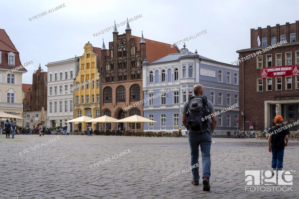 Stock Photo: 23 June 2021, Mecklenburg-Western Pomerania, Stralsund: Listed gabled houses on the market square in Stralsund. First mentioned in 1234.