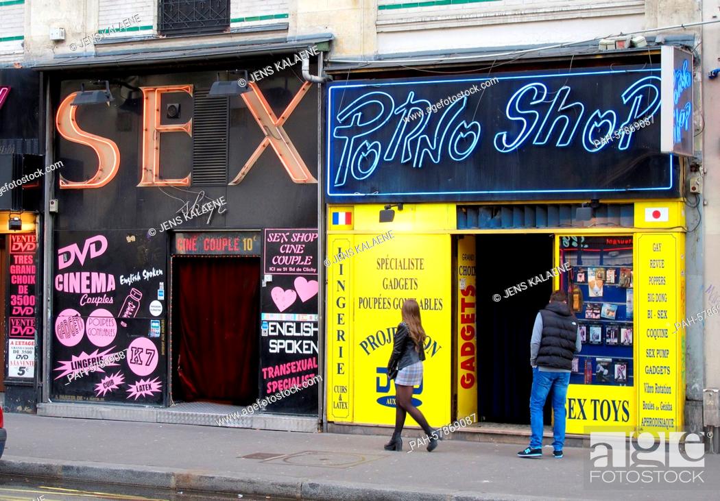 Sex on the street in Paris
