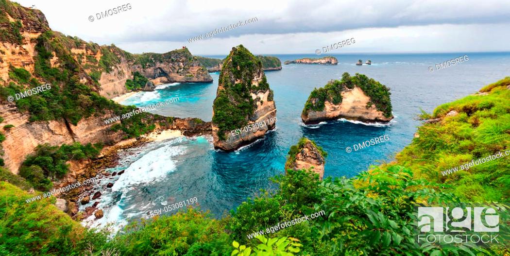 Stock Photo: Sea coast view with little house standing on the high cliff bring above sea and little rocky islets. Atun beach, Nusa Penida island.