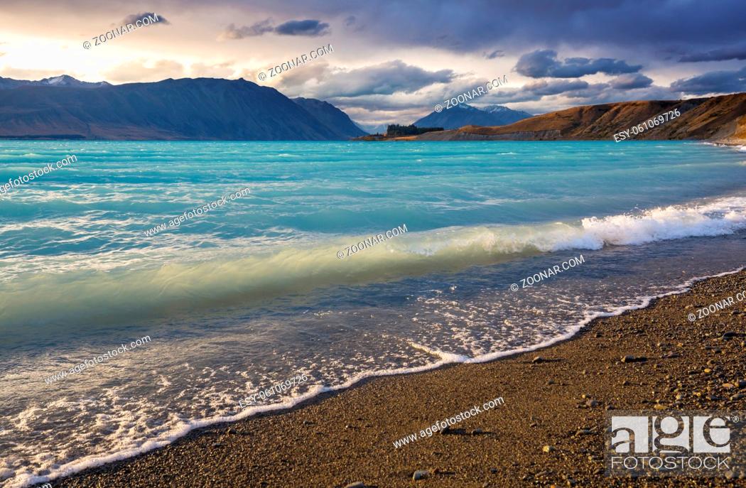 Stock Photo: Amazing natural landscapes in New Zealand. Mountains lake.