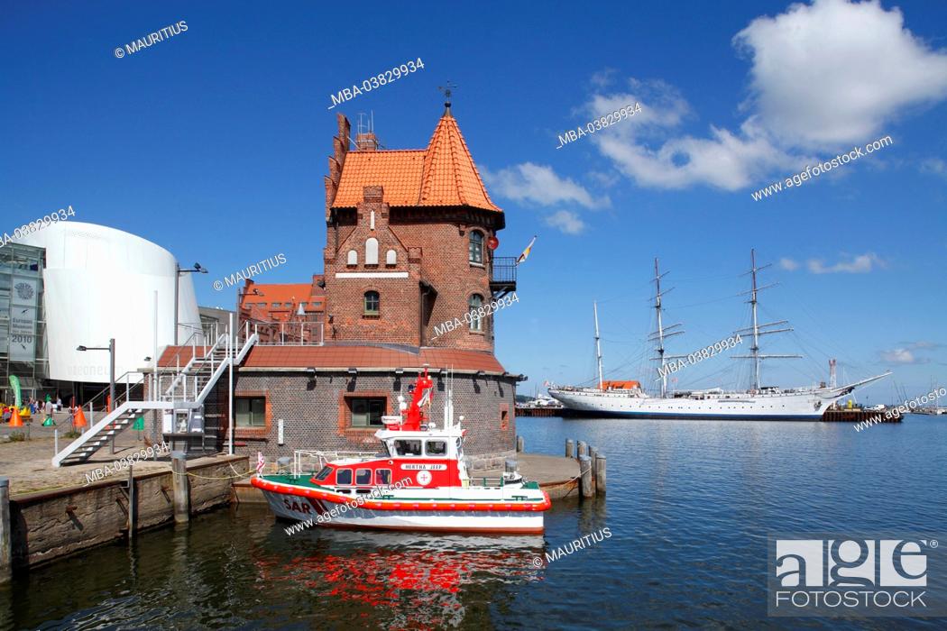Stock Photo: Germany, Mecklenburg-Western Pomerania, Stralsund, 'Hafen- und Seemannsamt'.