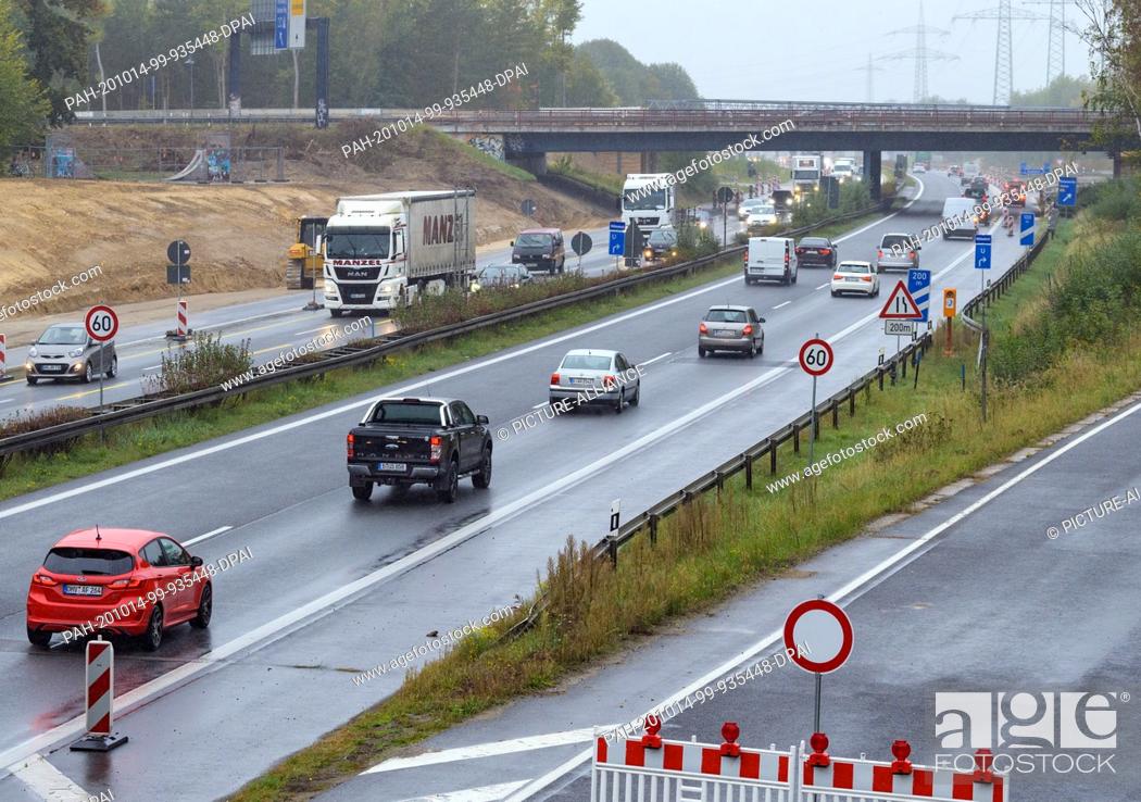 Stock Photo: 08 October 2020, Brandenburg, Birkenwerder: Cars and trucks drive on the A10 motorway past the Birkenwerder (r) junction.