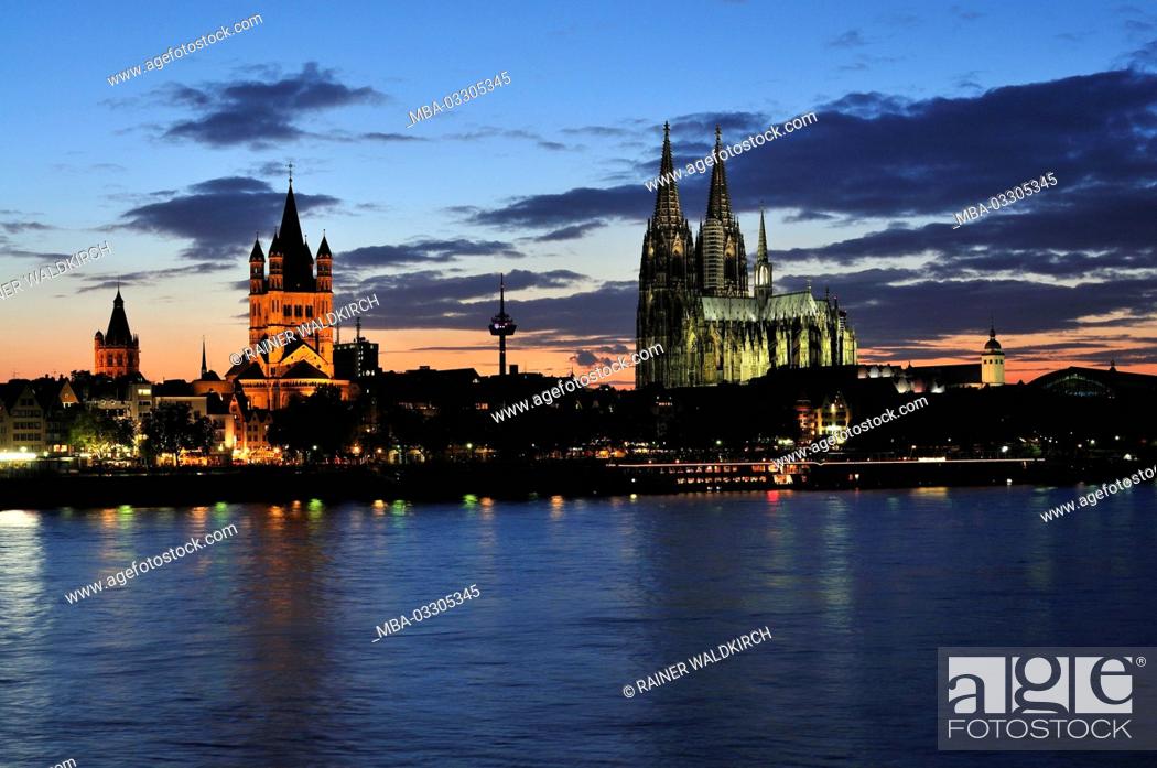 Stock Photo: Germany, North Rhine-Westphalia, Cologne, city, Rhine match, Groß Sankt Martin and cathedral, dusk,.
