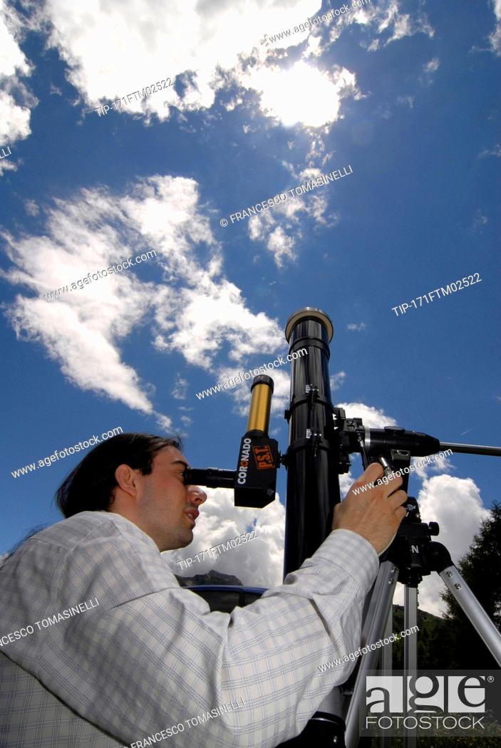 dilemma zuur kloof Man looking through telescope, Stock Photo, Picture And Rights Managed  Image. Pic. TIP-171FTM02522 | agefotostock