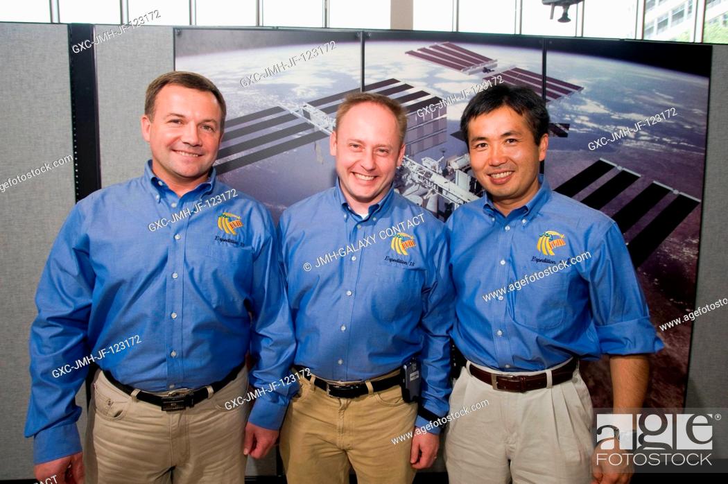 Stock Photo: NASA astronaut Michael Fincke (center), Expedition 18 commander; Russian Federal Space Agency cosmonaut Yury Lonchakov (left).