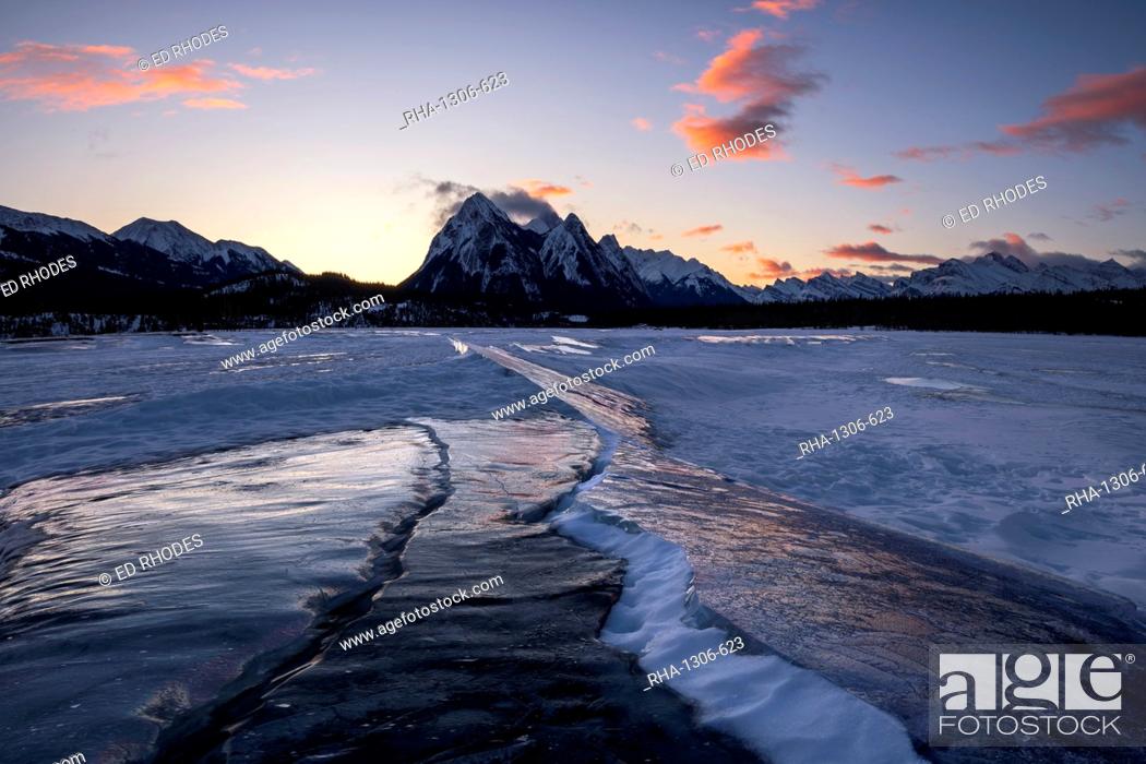 Stock Photo: Winter at Lake Abraham at Preacher's Point, Kootenay Plains, Alberta, Canadian Rockies, Canada, North America.