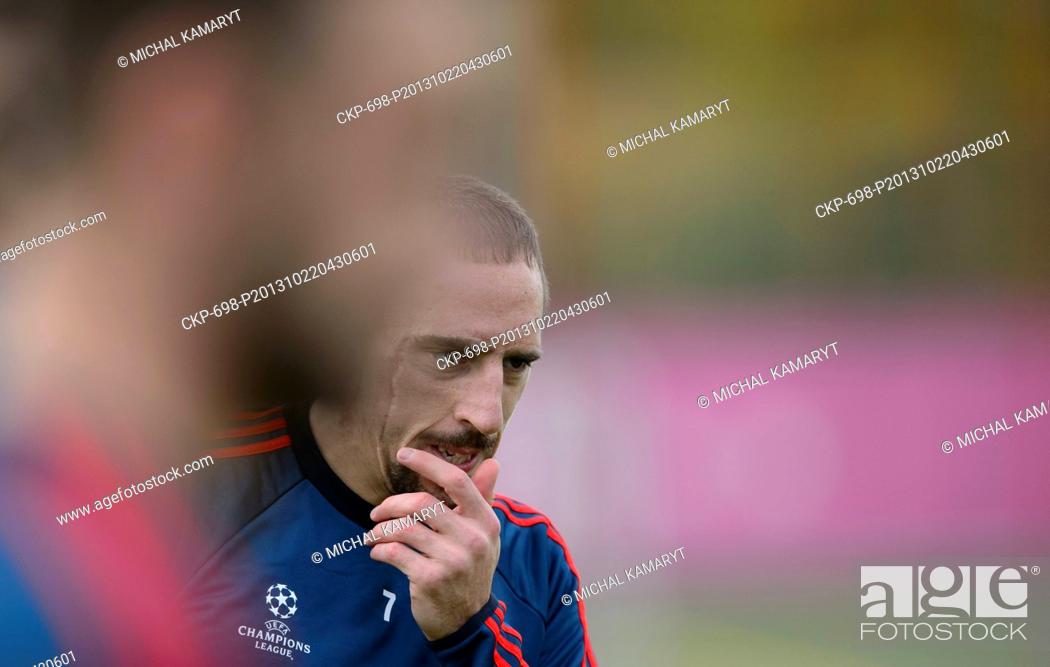 Photo de stock: Bayern player Franck Ribery is seen during a training in Muenchen, Germany, Tuesday, October 22, 2013, prior to the FC Bayern Muenchen vs FC Viktoria Plzen.