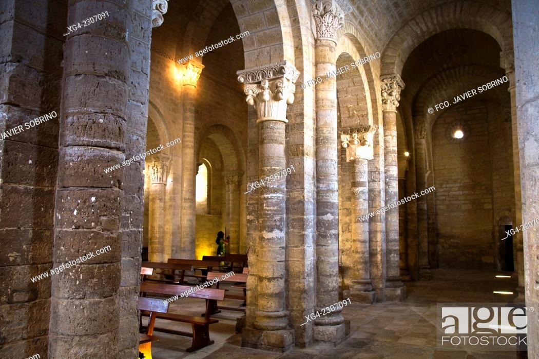 Photo de stock: Interior de la iglesia románica de San Martín – Frómista – Palencia – Camino de Santiago – Castilla León - España - Europa.