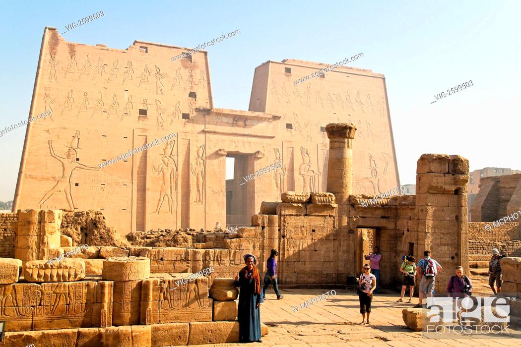 Stock Photo: Africa, Egypt, Edfu, Horus Tempel, impressive building from the Ptolemaic period. - Edfu, Oberägypten, Ägypten, 01/01/2011.