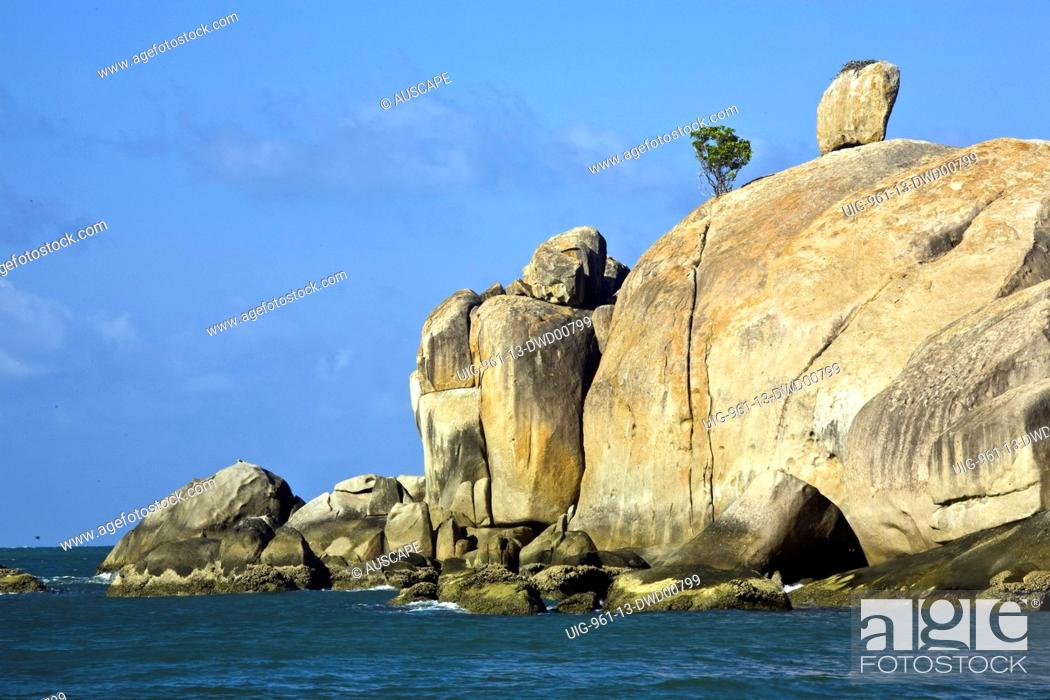 Stock Photo: Balancing boulder on a headland, Magnetic Island off Townsville, North Queensland, Australia.