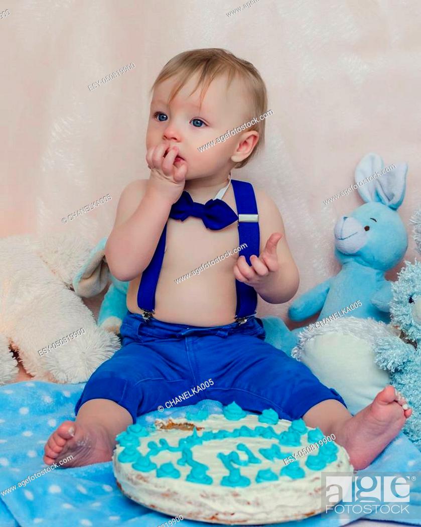 Funny baby boy is tasting the cake and blue butter icing on his sticky  fingers from his first..., Stock Photo, Picture And Low Budget Royalty Free  Image. Pic. ESY-050819900 | agefotostock