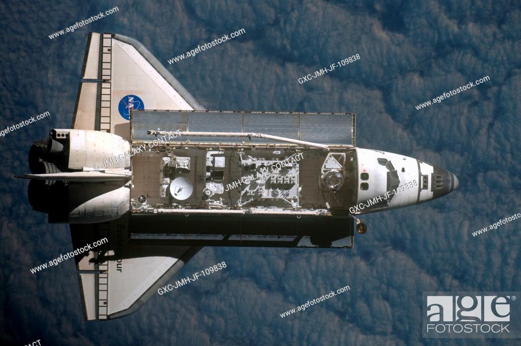 Photo de stock: This view of the Space Shuttle Endeavour was provided by an Expedition 20 crewmember during a survey of the approaching vehicle prior to docking with the.