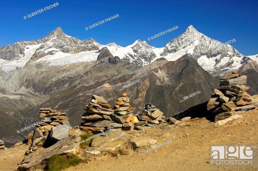 Photo de stock: Mountain panorama between peaks Zinalrothorn and Weisshorn, Zermatt Valais Switzerland.