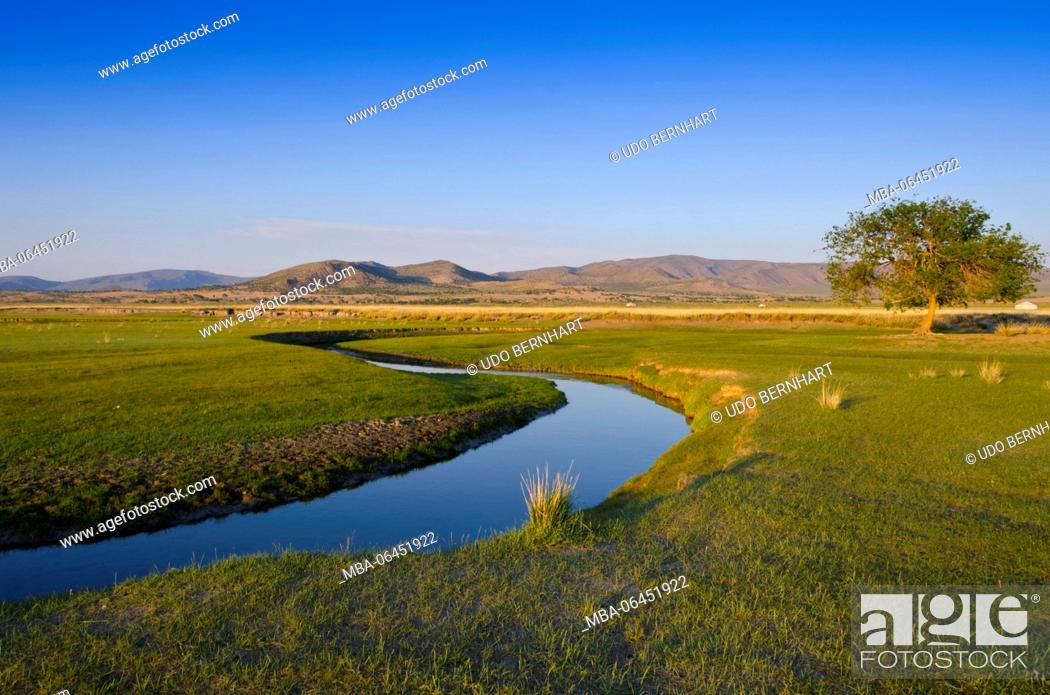 Stock Photo: Mongolia, Central Asia, camp in the steppe scenery of Gurvanbulag, river.