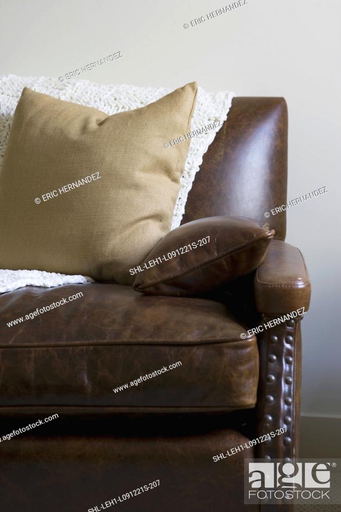 Brown Leather Sofa With Throw Pillows, Brown Leather Sofa Throw Pillows