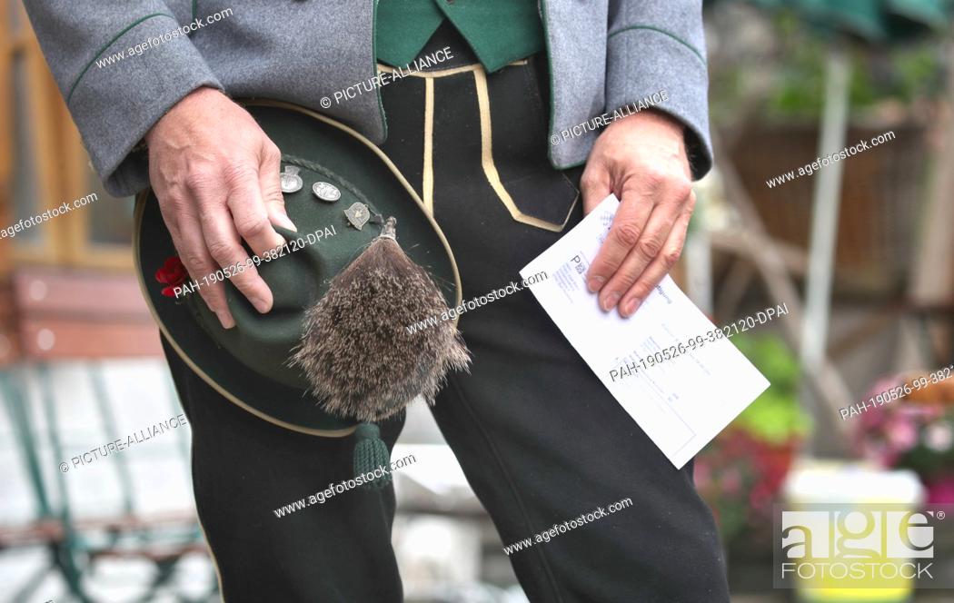 Stock Photo: 26 May 2019, Bavaria, Bad Hindelang: Franz-Josef Blanz, dressed in Allgäu traditional costume, with his election notification in his hand.