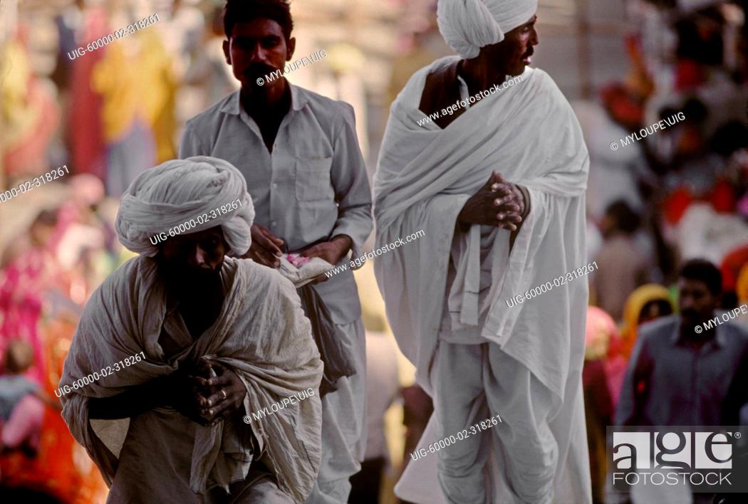 Stock Photo: HINDU PILGRIMS PRAY at the PUSHKAR BRAHMA TEMPLE, the only one in INDIA - RAJASTHAN.
