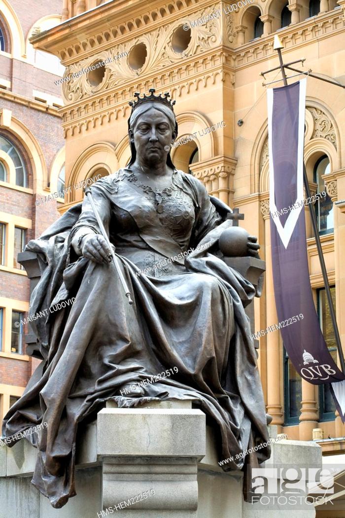 Stock Photo: Australia, New South Wales, Sydney, Central Business District, Queen Victoria statue by John Hughes in front of the Queen Victoria Building.