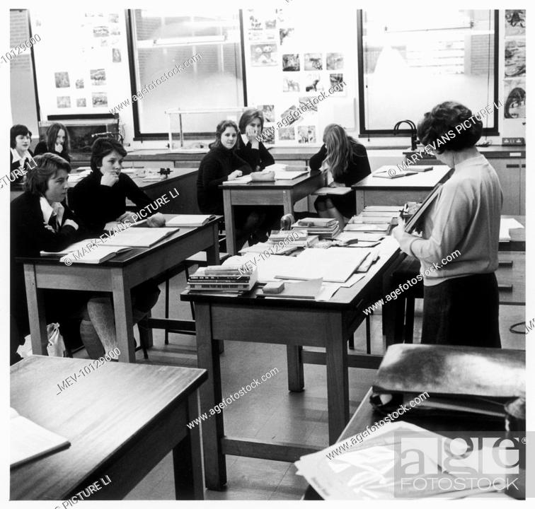 Fifth year C.S.E. class study Human Biology at Manor School, Eastcombe,  Stock Photo, Picture And Rights Managed Image. Pic. MEV-10129600 |  agefotostock