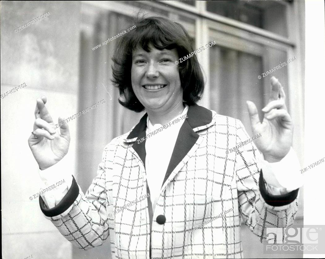 Stock Photo: Jul. 07, 1976 - Top Women Golfer Vivien Saunders Stakes The Richmond Council To Court: 29 year old Vivien Saunders, a top women golfer who has represented.