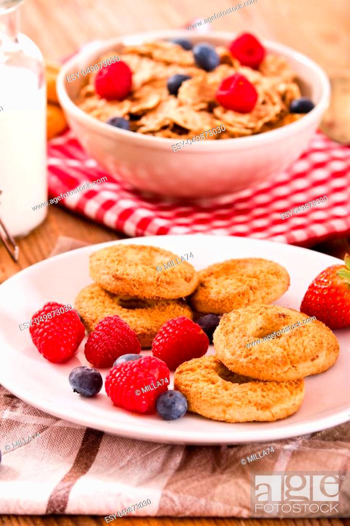 Stock Photo: Breakfast with wholegrain cereals.