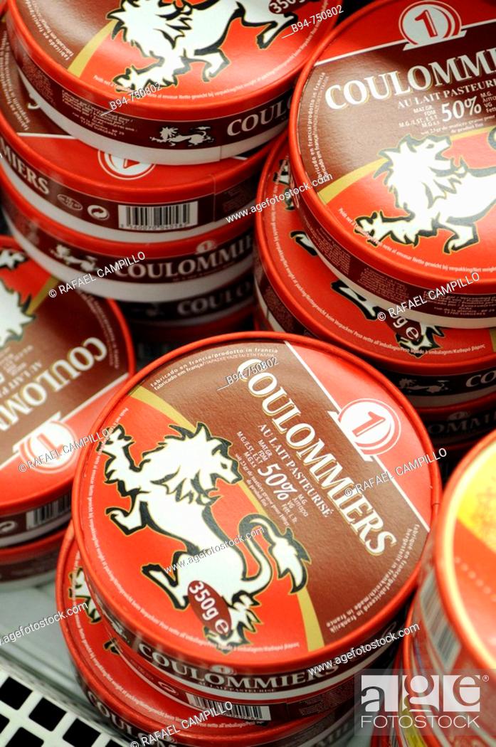 Photo de stock: Coulommiers cheese in a supermarket, France.