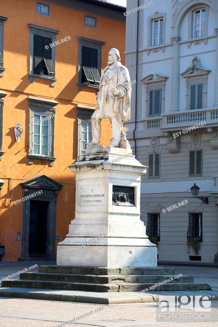 Stock Photo: the Giuseppe Garibaldi Monument on the Piazza del Giglio in Lucca, Italy.