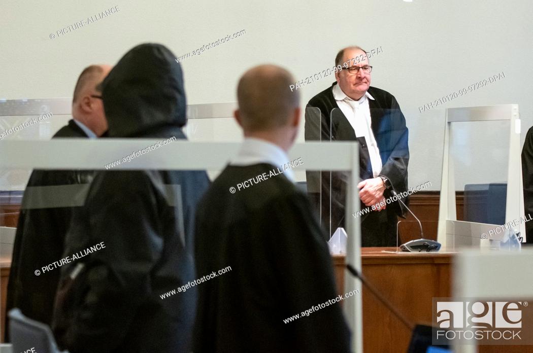 Stock Photo: 20 January 2021, North Rhine-Westphalia, Dortmund: Presiding judge Thomas Kelm (r) stands in the regional court between Plexiglas panes to protect against.