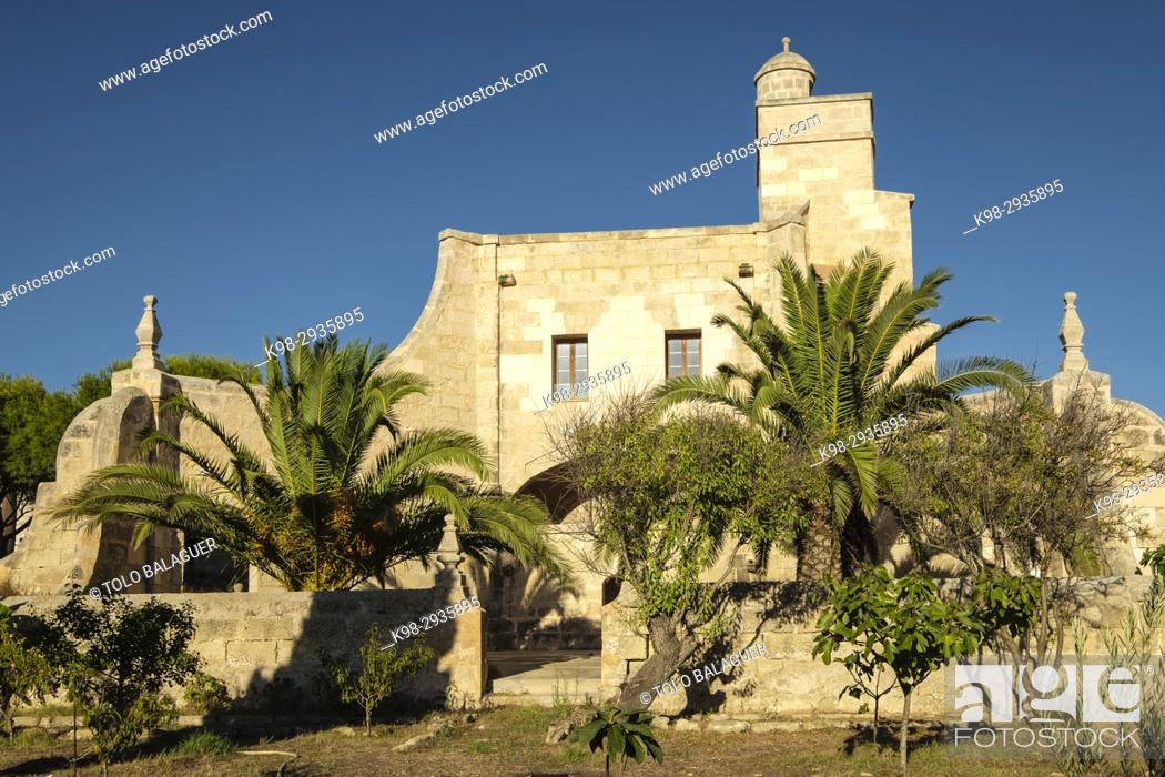 Stock Photo: torre central, isla del Lazareto, Illa del Llatzeret, interior del puerto de Mahón, Minorca, Balearic Islands, Spain.