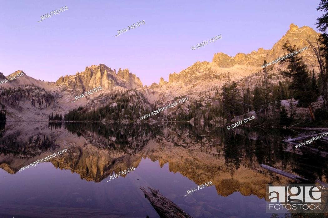Stock Photo: Dawn over Baron Lake, Sawtooth Mountains, Sawtooth Wilderness, Sawtooth National Recreation Area, Rocky Mountains, Idaho, United States of America.