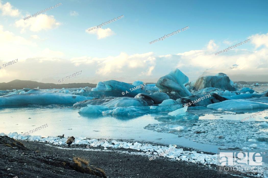 Stock Photo: Iceland, South Iceland, ¶ÿJokulsarlon glacial lake.