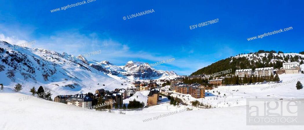 Photo de stock: Candanchu skyline in Huesca on Pyrenees at Spain.