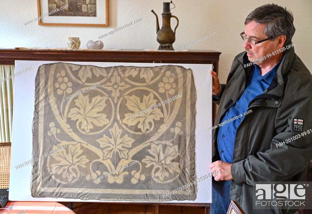 Stock Photo: 28 September 2020, Brandenburg, Eberswalde: Hanns-Peter Giering, pastor, shows a latex strip with a soot pattern, soot from the Maria Magdalenen Church.