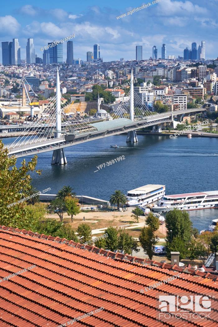Imagen: View of Golden Horn and Metro bridge, Istanbul, Turkey.
