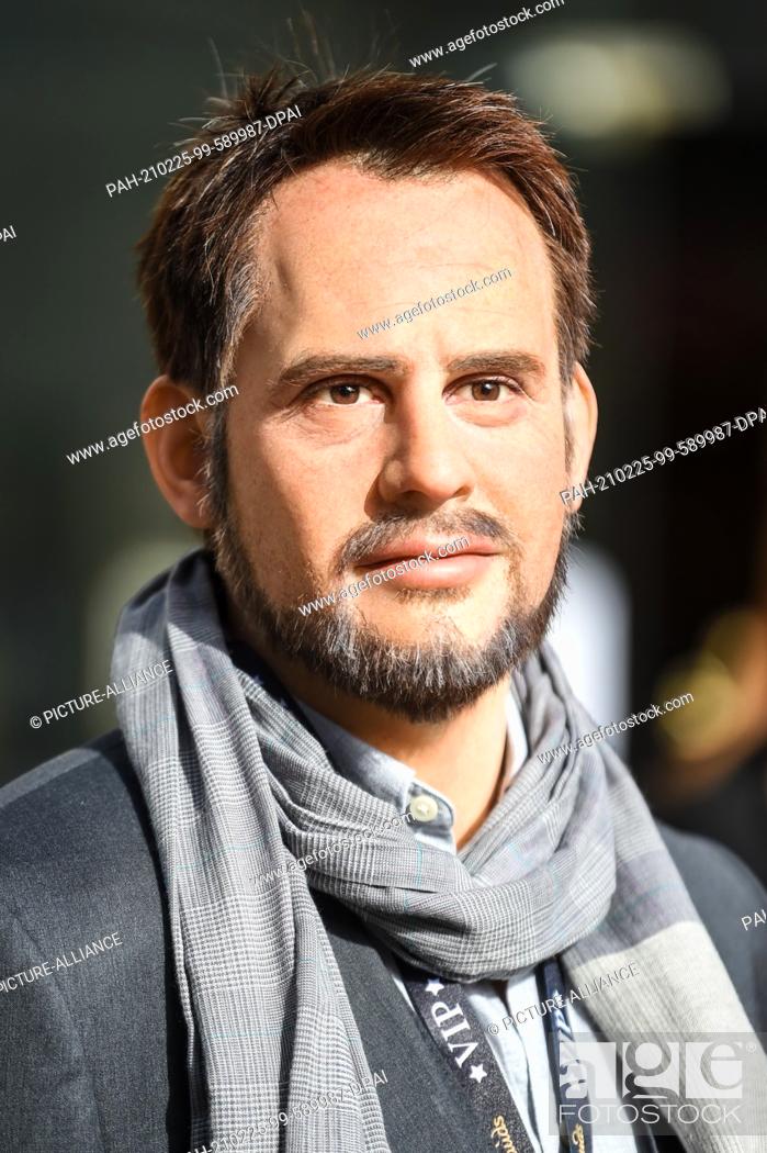 Stock Photo: 25 February 2021, Berlin: Wax figures of various actors from Madame Tussauds, including Moritz Bleibtreu, stand on the red carpet in front of the Zoo Palast.