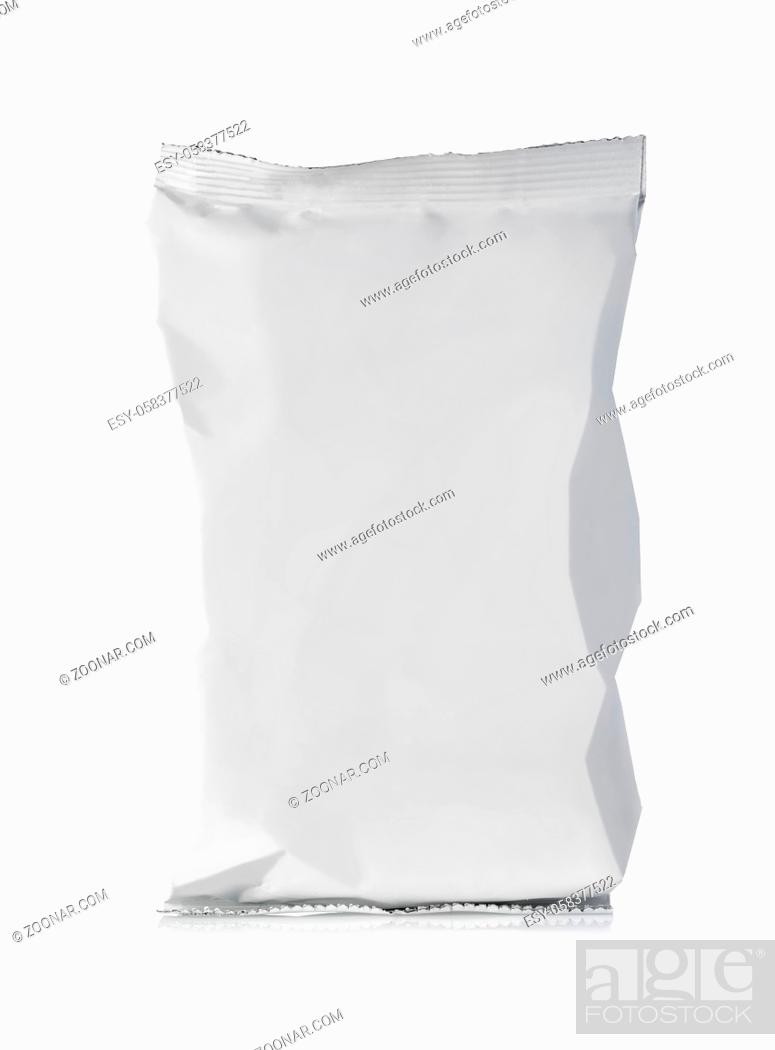 Imagen: Blank packaging aluminium foil pouch isolated on white background.