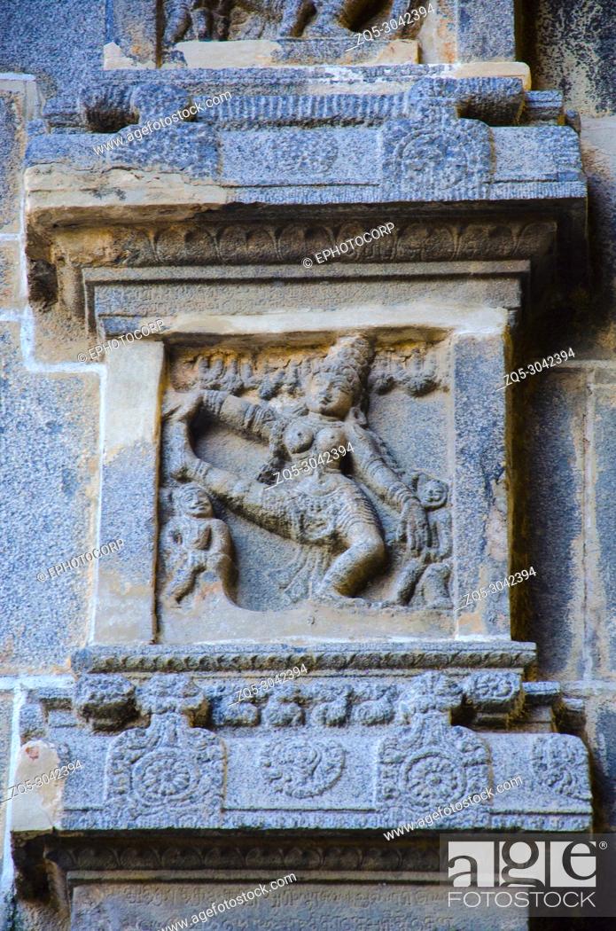 Stock Photo: Carved dancing idols on the Gopuram of Nataraja Temple, Chidambaram, Tamil Nadu, India. Hindu temple dedicated to Nataraj. Shiva as the lord of dance.