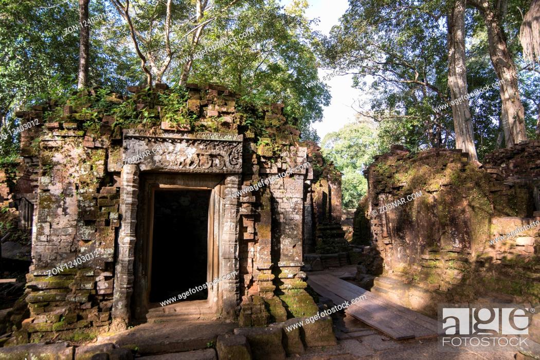 Photo de stock: the Khmer Temples of Koh Ker east of the Town of Srayong west of the city Preah Vihear in Northwaest Cambodia. Cambodia, Sra Em, November, 2017,.