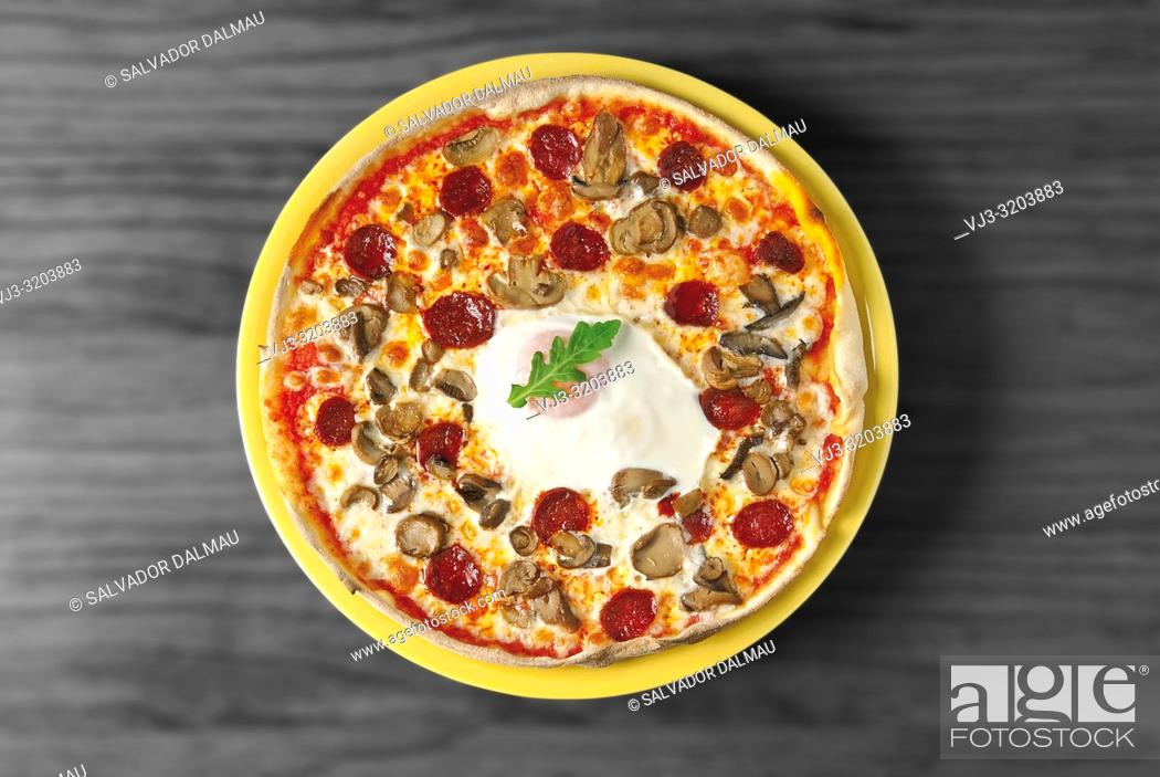 Imagen: egg pizza with sobrasada and moshroom, studio photography girona, catalonia, spain, .