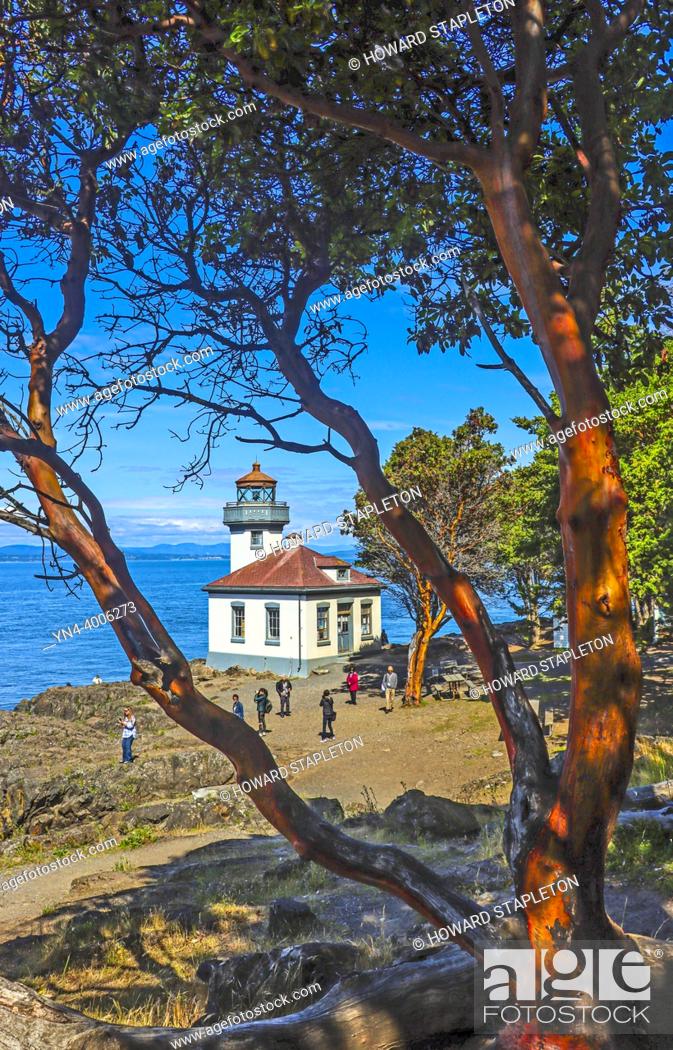 Photo de stock: The Lime Kiln Lighthouse on the west side of San Juan Island in Northwestern Washington.