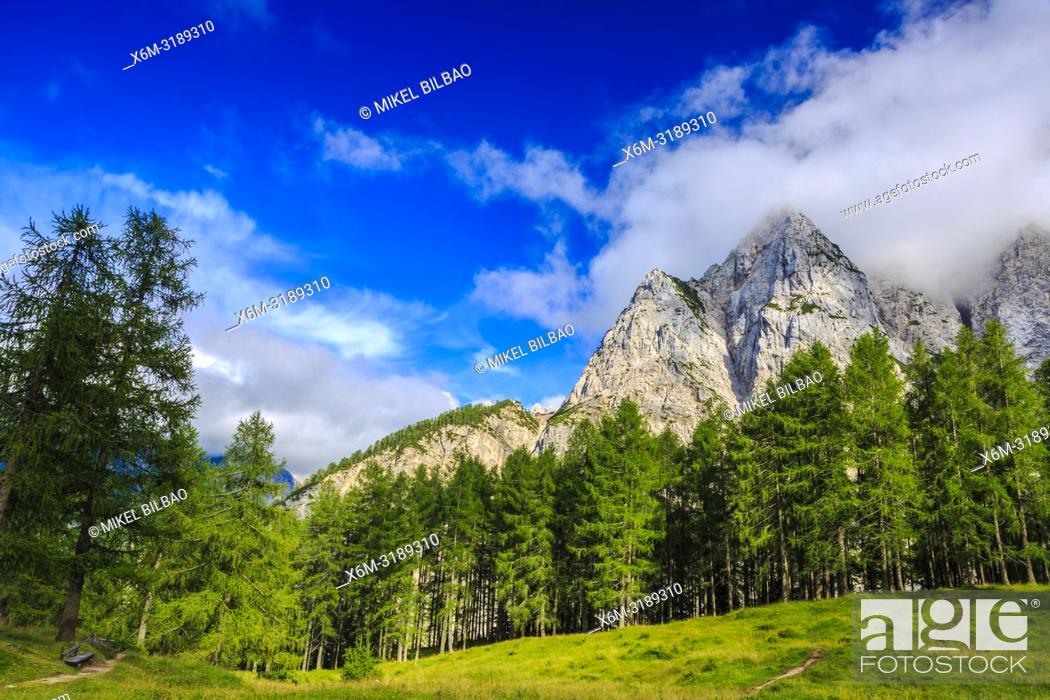 Photo de stock: Mount Prisank (2547m). Triglav National Park. Julian Alps. Upper Carniola region. Slovenia, Europe.