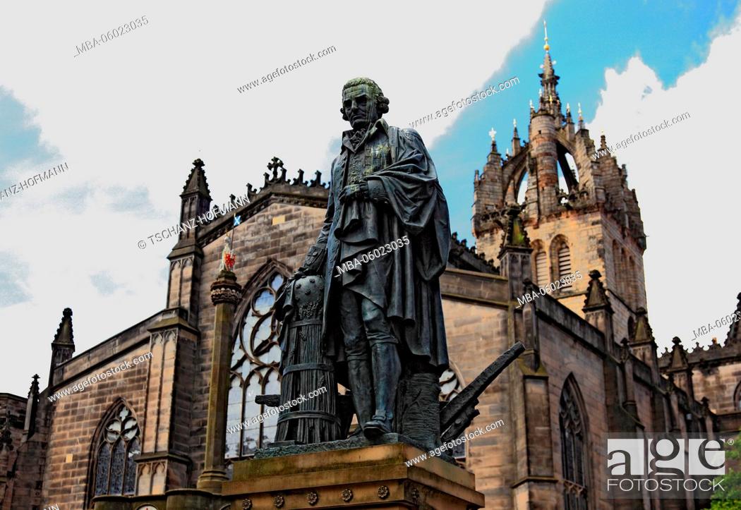 Stock Photo: Scotland, Edinburgh, St Giles Cathedral, also High Kirk of Edinburgh, in foreground the statue of Walter Francis Montagu Douglas Scott, 5th Duke of Buccleuch.