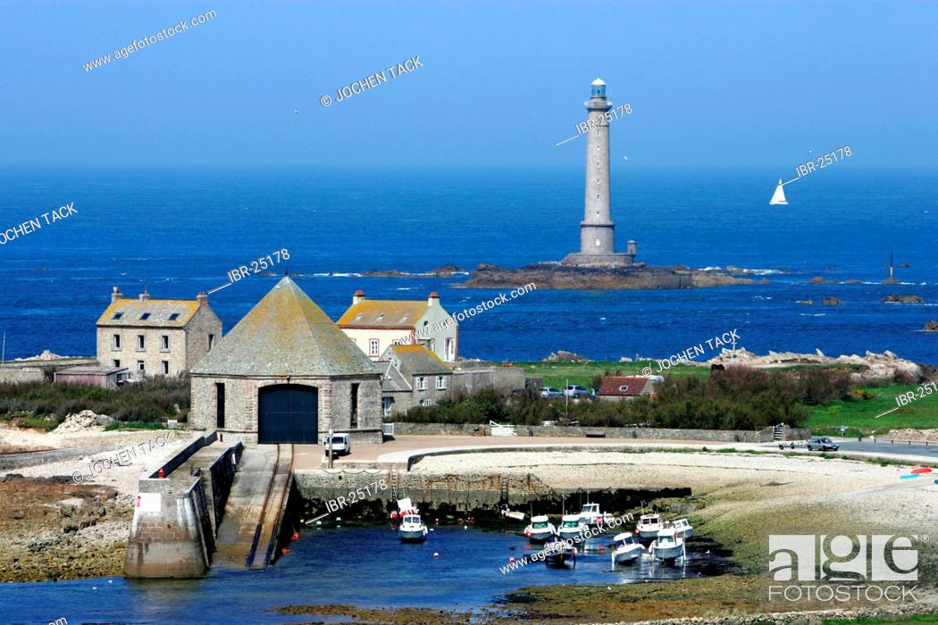 Stock Photo: FRA, France, Normandy: Mot western point of Normandy, Cap de la Hague. St.Germain des Vaux. Lighthouse Goury.