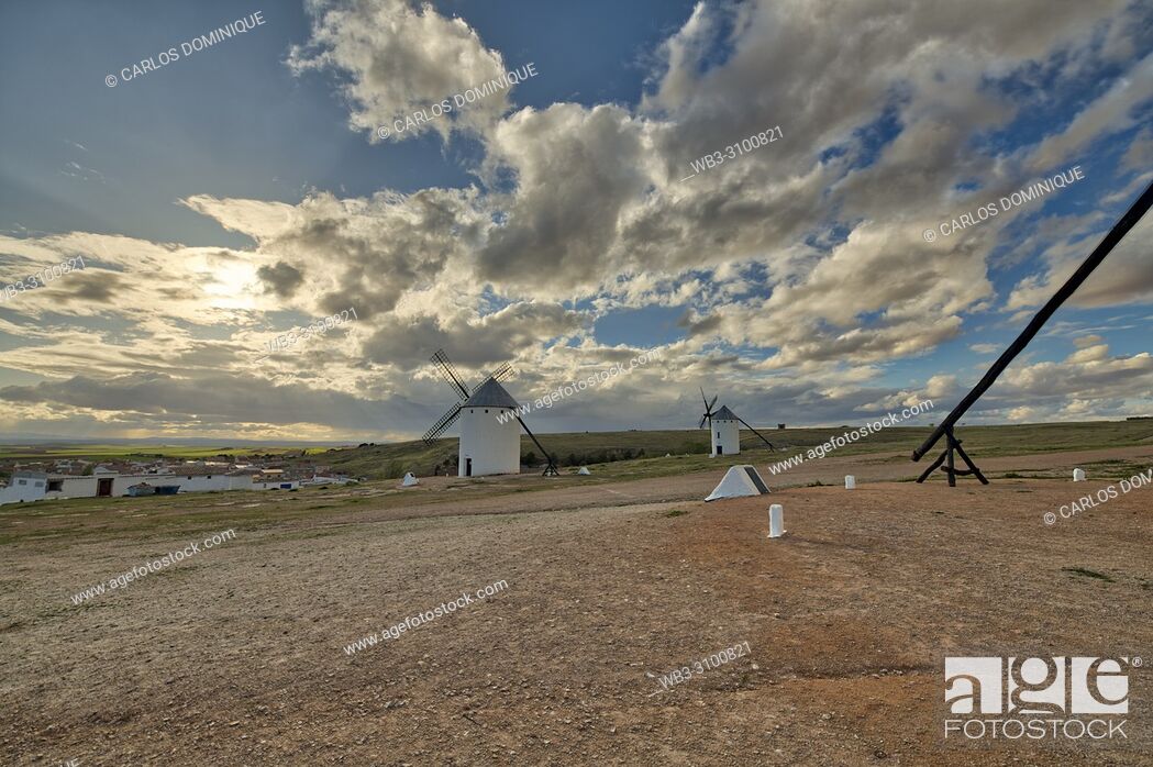 Photo de stock: Windmills and clouds, Campo de Criptana, Castile-La Mancha, Spain.