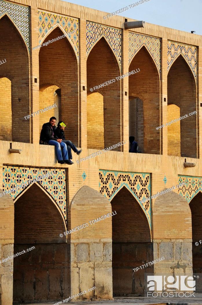 Stock Photo: Iran, Isfahan, Khaju Bridge, Zayandeh River.