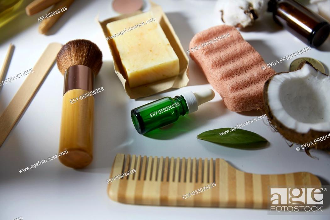 Photo de stock: natural cosmetics and bodycare eco products.