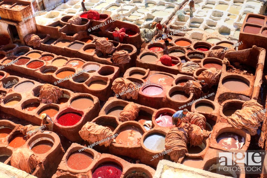 Photo de stock: Morocco, Fes, Medina Old Town, Traditional old tanneries.