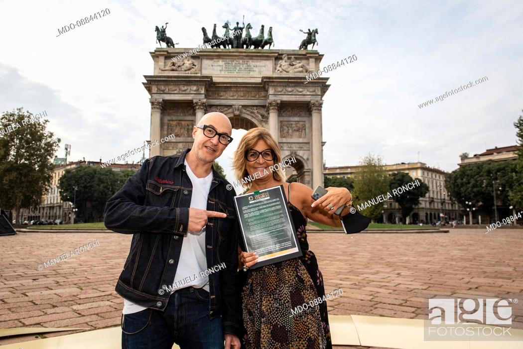 Imagen: The musician Saturnino and Manuela Ronchi present the event..CHAMPIONS FOR CHANGE is born, the first SPORT SOCIAL RESPONSIBILITY movement with the aim of.